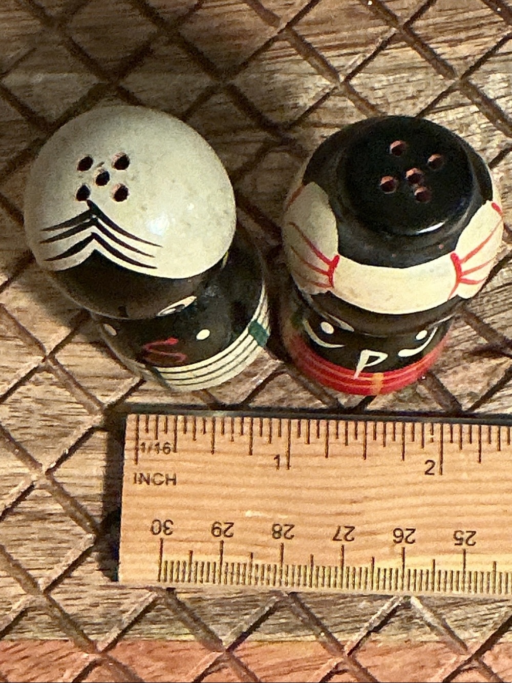 Vintage unique Wooden Black Doll Salt & Pepper Shakers - Hand Painted Rare - Picture 6 of 7